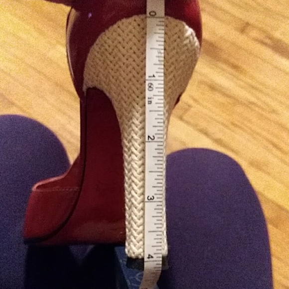 🌻💛Excellent T Strap Patent Heels🌻💛 - Picture 3 of 8